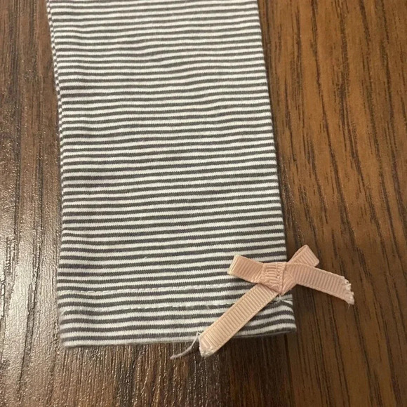 Non Branded Gray Striped Leggings With a Bow Size 24 Months - Picture 3 of 4